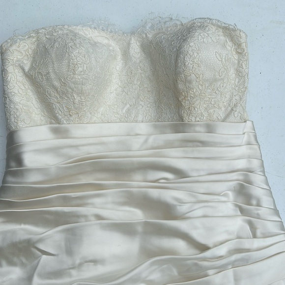 Allure Bridals Ivory Wedding Gown – Style #8674 Size 16 - Picture 4 of 5